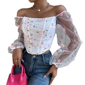 Camiseta de mujer sexy de malla transparente con flores bordadas, doble capa, con diseño de espina de pescado y manga larga, estilo corsé, a la moda. - Product Image 2