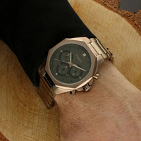 Montre à quartz pour homme avec boîtier en acier inoxydable polygonal, cadran en cristal, bracelet de 22 mm, fenêtre de date, aiguilles lumineuses et chronographe