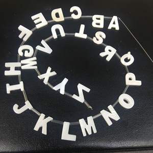 MOP nácar cuentas de concha inicial concha de agua dulce 26 cuentas de letras cuentas del alfabeto para la fabricación de joyas DIY - Product Image 3