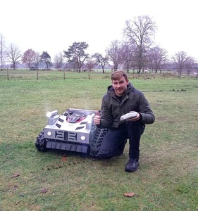 Best-selling New Design CE Certified High-quality Crawler Self-propelled Cordless <b>Smart</b> <b>Remote</b> <b>Control</b> Lawn Mower - Product Image 2