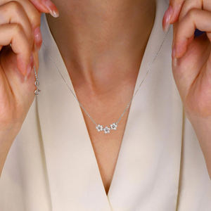 Collar de Moda con Brillantes en Forma de Estrella, Collar de Clavícula con Colgante de Moissanita en Forma de Planta, Dulce Collar con Colgante de Tres Flores para Mujer - Product Image 5