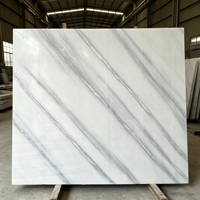 Dalles de marbre blanc naturel Lotus très demandées, idéales pour la décoration des murs d'hôtel, des escaliers intérieurs et des îlots de cuisine