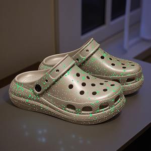 Sandales Sabots Lumineux Tendance EVA Récolte 2025 – Nouveaux Sabots de Plage Tendance pour Femmes - Product Image 4