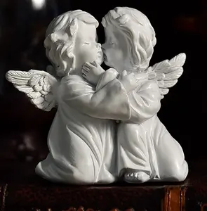 Figura decorazione pezzo di resina ragazza cuore scultura desktop piccola decorazione angelo carino fiore retrò europeo regali di fata