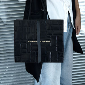 Sacs en papier personnalisés de luxe avec impression dorée brillante, emballage cadeau, emballage de vêtements, poignée découpée, sacs à emporter, vente en gros - Product Image 5