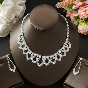 Parure de bijoux en cuivre géométrique élégante et romantique, collier et boucles d'oreilles de mariée en gros pour une romance intemporelle - Product Image 2