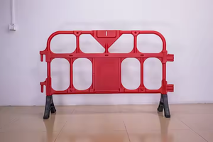 Barrière de circulation temporaire rouge et blanche, barrière de sécurité routière en plastique - Product Image 2