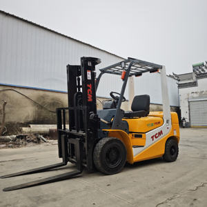 Chariot élévateur diesel TCM 30 3 tonnes 3 mètres Modèle 2023 4x4 Transmission pneus pleins Garantie 1 an Utilisé Tout-terrain - Product Image 5