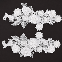 Appliques en dentelle brodées sur mesure, logo personnalisé, fleurs 3D, solubles dans l'eau, pour robes de mariée