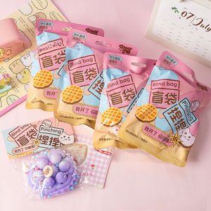 Caja Sorpresa Antiestrés con Forma <span class=keywords><strong>de</strong></span> Pata <span class=keywords><strong>de</strong></span> Gato, West Highland Terrier, Caja Misteriosa con Juguetes <span class=keywords><strong>de</strong></span> Arcilla Blandita para Niños - Product Image 4