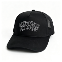 Casquette Trucker en Maille Performance avec Logo Personnalisé – Broderie Couleur Unie Disponible en Plusieurs Couleurs Style Tendance et Formel