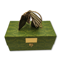 Boîte à bonbons de mariage tendance avec motif de plantes et de fleurs, revêtement UV, gaufrage et doublure en éponge pour cadeaux de fête
