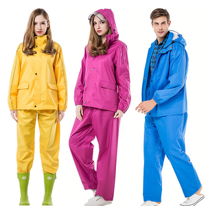 Veste et <span class=keywords><strong>pantalon</strong></span> imperméables en polyester PVC jaune, épais et résistant, fabriqués sur mesure en usine, avec capuche amovible et réflecteurs de sécurité - Product Image 1