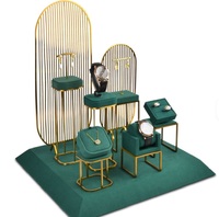 Présentoir de Luxe en Velours Vert Émeraude avec Arche Métallique et Éclairage LED – Vitrine Haut de Gamme Durable pour Colliers, Bagues et Montres