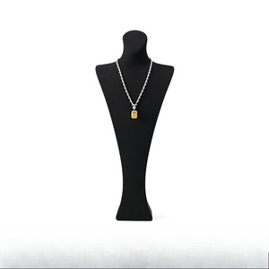 ชั้นวางโชว์สร้อยคอแบบใหม่สำหรับสินค้าใหม่ ทำจากไมโครไฟเบอร์ เหมาะสำหรับร้านขายเครื่องประดับ ใช้โชว์หน้าร้านหรือบนเคาน์เตอร์ - Product Image 3