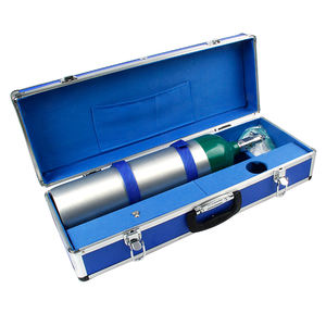Le d'alimentation en oxygène de boîte pratique et facile à transporter fournit travers des bouteilles et des masques d'oxygène. - Product Image 2