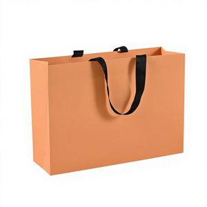 Sacs en papier kraft minimalistes recyclables personnalisés avec poignées robustes, idéaux pour l'emballage de cadeaux, les plats à emporter et les emballages de vente au détail - Product Image 1