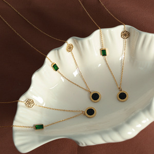 Collier pendentif en acier inoxydable, or, motif floral rond géométrique, chaîne de clavicule pour usage quotidien, pour femmes - Product Image 3