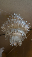 Lustre à trois niveaux en verre de Murano soufflé à la main transparent et ferrures en laiton