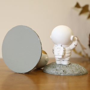 Soporte para Teléfono con Diseño de Astronauta, Accesorio de Escritorio de Resina, Diseño de Ciencia Ficción, Soporte para Tablet con Manos Libres, Esencial para Ver Películas - Product Image 4