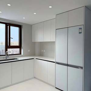 Ensemble complet d'armoires de cuisine modernes en bois massif personnalisées de haute qualité pour une conception de cuisine luxueuse - Product Image 1