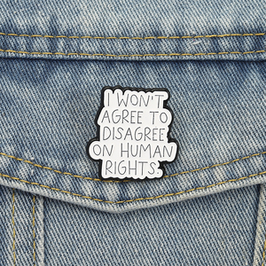 Non accetterò di non essere d'accordo sulle spille smaltate dei diritti umani citazioni di cartoni animati divertenti spille con distintivo con risvolto zaino regalo per amico - Product Image 1