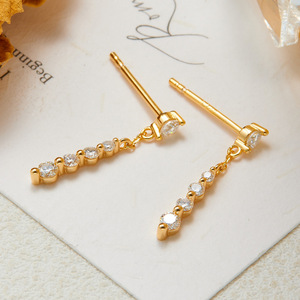 Brincos de Prata S925 Banhados a Ouro com <span class=keywords><strong>Moissanite</strong></span> e Diamantes em Fileira Dinâmica, Estilo Novo Feminino para o Dia a Dia - Product Image 1