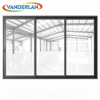 Porte coulissante en verre aluminium insonorisée, design moderne, coupe-vent, pour patio de villa de luxe.