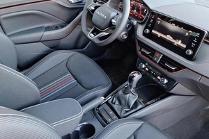 Coche perfectamente usado 2025 <span class=keywords><strong>Skoda</strong></span> <span class=keywords><strong>Kamiq</strong></span> Monte Carlo 1,5 TSI DSG SUV listo para usar, sin accidentes listo para enviar a todo el mundo - Product Image 4