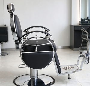 Fauteuil de barbier en cuir noir, hydraulique, inclinable, avec repose-pieds réglable et base ronde, pour salon de coiffure - Product Image 3