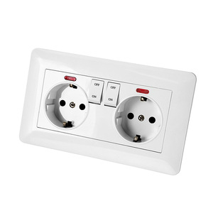 Enchufe de Pared Estándar Europeo Tipo 146 de 16A, Color Blanco, con Interruptor, Doble Salida, para Uso en Interiores - Product Image 1