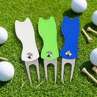 Fourche de réparation de divots de golf en plastique légère et durable, design pliable coloré type couteau à lame, accessoire de golf pour pelouse, vente en gros à prix abordable
