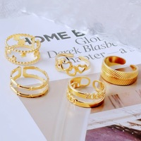 Montre-bague élégante en acier inoxydable plaqué or 18 carats pour femme, cadeau de mariage haut de gamme et tendance pour couples et hommes