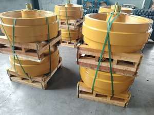 Bulldozer <span class=keywords><strong>Idler</strong></span> Dozer D2 D3C D4D D5 D5H D5G D6B D6C D6D D6R D6H D7E D7H D7G D8R D8N D8T D8L <span class=keywords><strong>D9R</strong></span> <span class=keywords><strong>D9N</strong></span> D31 depan <span class=keywords><strong>Idler</strong></span> Assy - Product Image 3