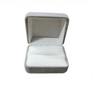 Juego de Cajas de Almacenamiento de Joyas Rectangulares Simples con Tapa para Anillos y Collares en Acabado de Terciopelo Gris - Product Image 4