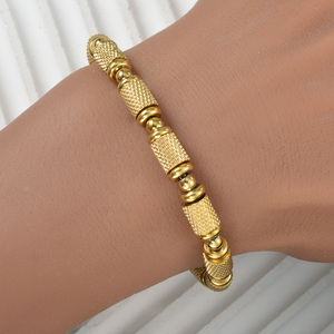 Bracelet à maillons en acier inoxydable premium plaqué or 18 carats, unisexe, de qualité supérieure, avec perles cylindriques texturées brillantes, durable, vente en gros en vrac - Product Image 2