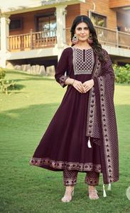 Robe traditionnelle à broderie Costume Salwar pour femme avec Dupatta pour festival et occasion spéciale d'Inde - Product Image 4