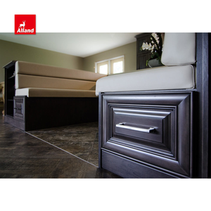 Armoire de cuisine à panneaux surélevés peints en bois massif avec îlot de sièges et porte en verre croisé à <span class=keywords><strong>meneau</strong></span> - Product Image 5