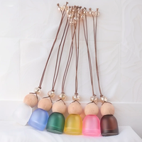 Vente chaude en gros givré coloré Mini 10ml Portable voiture aromathérapie diffuseur bouteille en verre avec corde suspendue