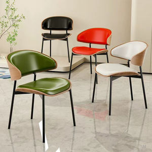Sedia da pranzo moderna in pelle con legno di noce in legno imbottito sedile in metallo nero gambe sedie per casa ristorante Hotel sala da pranzo - Product Image 1