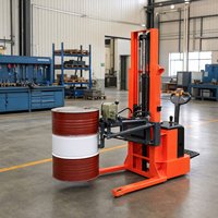Chariot élévateur électrique pour fûts YL600 avec hauteur de levage de 2400 mm, fonctionnement debout et pince sécurisée pour fûts, idéal pour les travaux en entrepôt