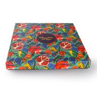 Boîte de chocolats de luxe Ferrero Rocher avec ruban, emballage en carton, design de luxe, modèles de séparateurs, matériaux recyclés