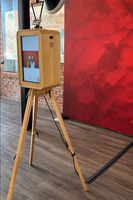 Photomaton vintage en bois avec Marshall : créez une ambiance parfaite pour des photos d'événements virales.