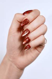 Usine OEM ODM de faux ongles à presser en gros, forme amande, faux ongles artificiels personnalisés, faux ongles à presser en cuivre métallique à pois - Product Image 2