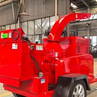 Broyeur de bois mobile de type remorque pour l'entretien des vergers et des bandes vertes routières
