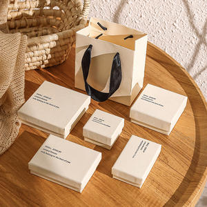 Custom Logo portagioie in carta riciclata confezione regalo per collana anello orecchino braccialetto spugna foderato confezione - Product Image 6