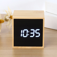 Multifunktionaler Holz-Projektionswecker mit Thermometer, Kalender, LED, Geräuschgesteuert, Digital, Geräuschlos, für Studenten, Nachtuhr