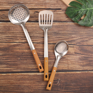 Juego de utensilios de cocina de acero inoxidable de 5 piezas con mango de madera: cuchara, espátula, cucharón y otros utensilios de cocina - Product Image 2