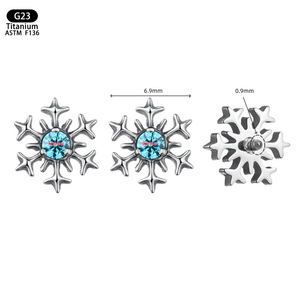 Boucles d'oreilles flocon de neige en titane 6,9 mm avec zircon bleu, clous de cartilage, bijoux de piercing corporel - Product Image 1