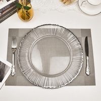 Assiettes de présentation en verre irrégulières transparentes de 13 pouces avec bord doré ou argenté pour mariage - Vente en gros